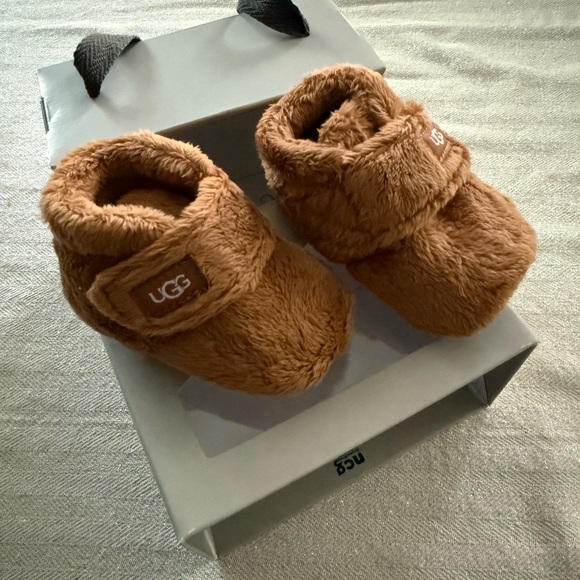NEW Brown UGG Baby Slippers - Picture 1 of 3